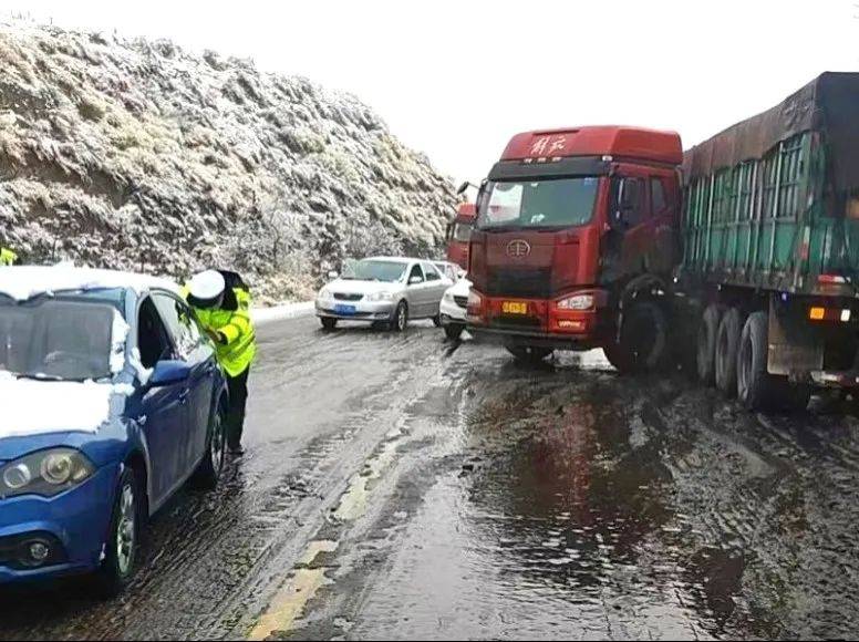 “雪警”守护平安路